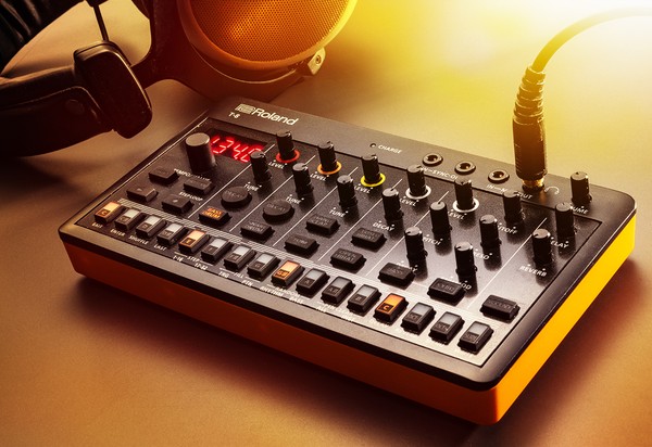 Roland Aira Compact T-8 Beat Machine